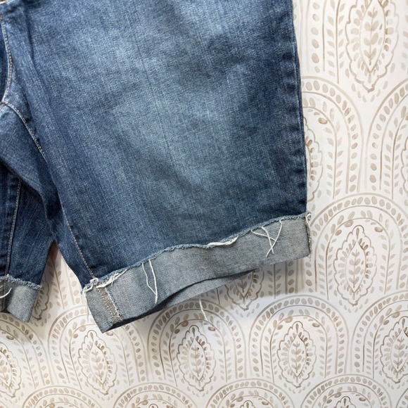 Apt 9 Denim Shorts Womens 16W Blue Distressed Bermuda Raw Hem Cuffed Mid Rise - Picture 3 of 7